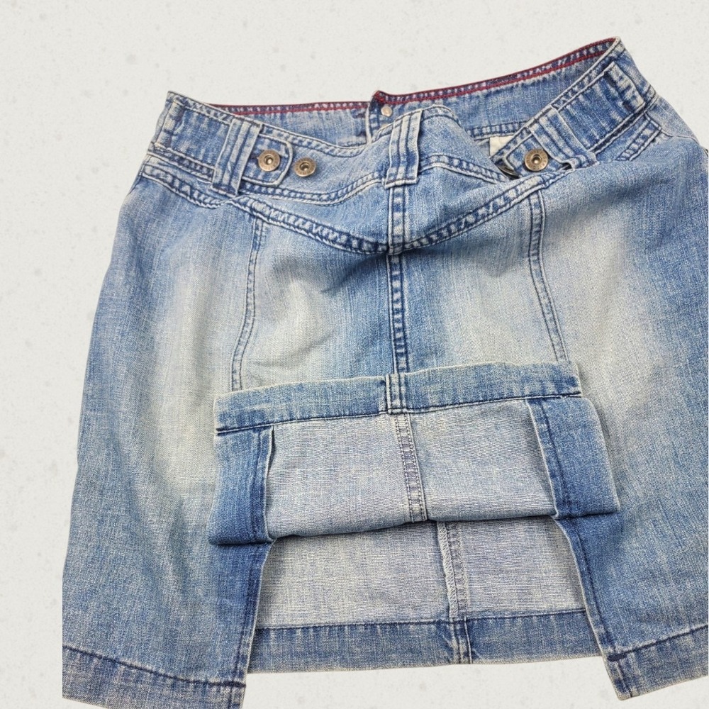 Tommy Hilfiger Womens Denim Mini Skirt Light Wash Blue Y2K Pleated Back Size 8 - Picture 3 of 8